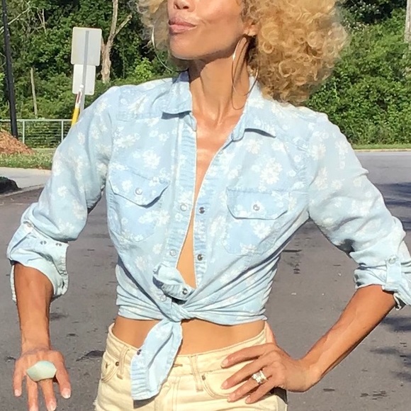 BONGO Tops - Vtg Bongo denim chambray floral shacket snaps S/M